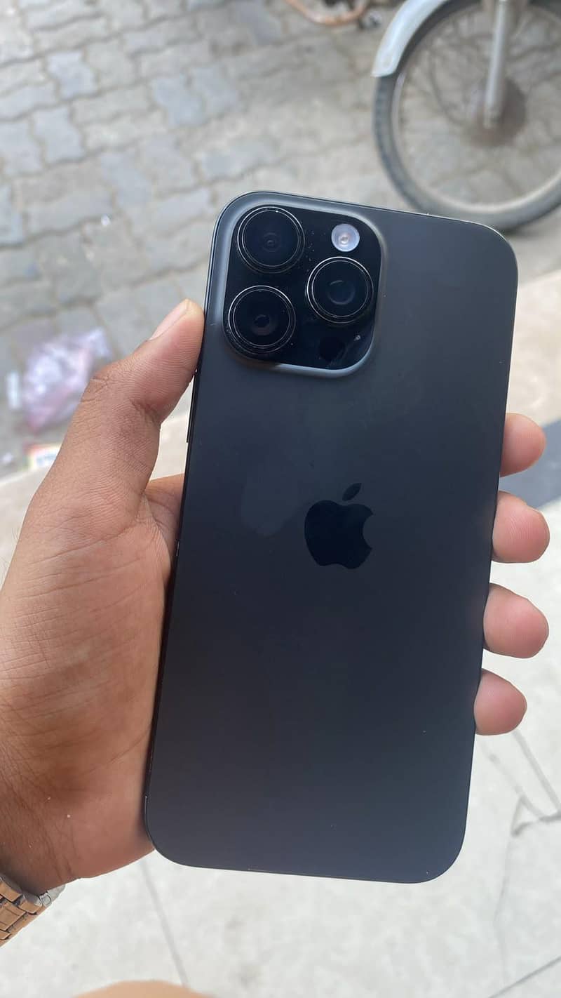 Apple iPhone 16 Pro Max 0