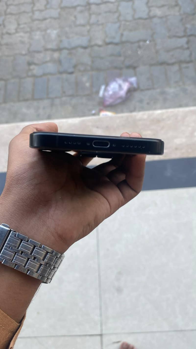 Apple iPhone 16 Pro Max 1