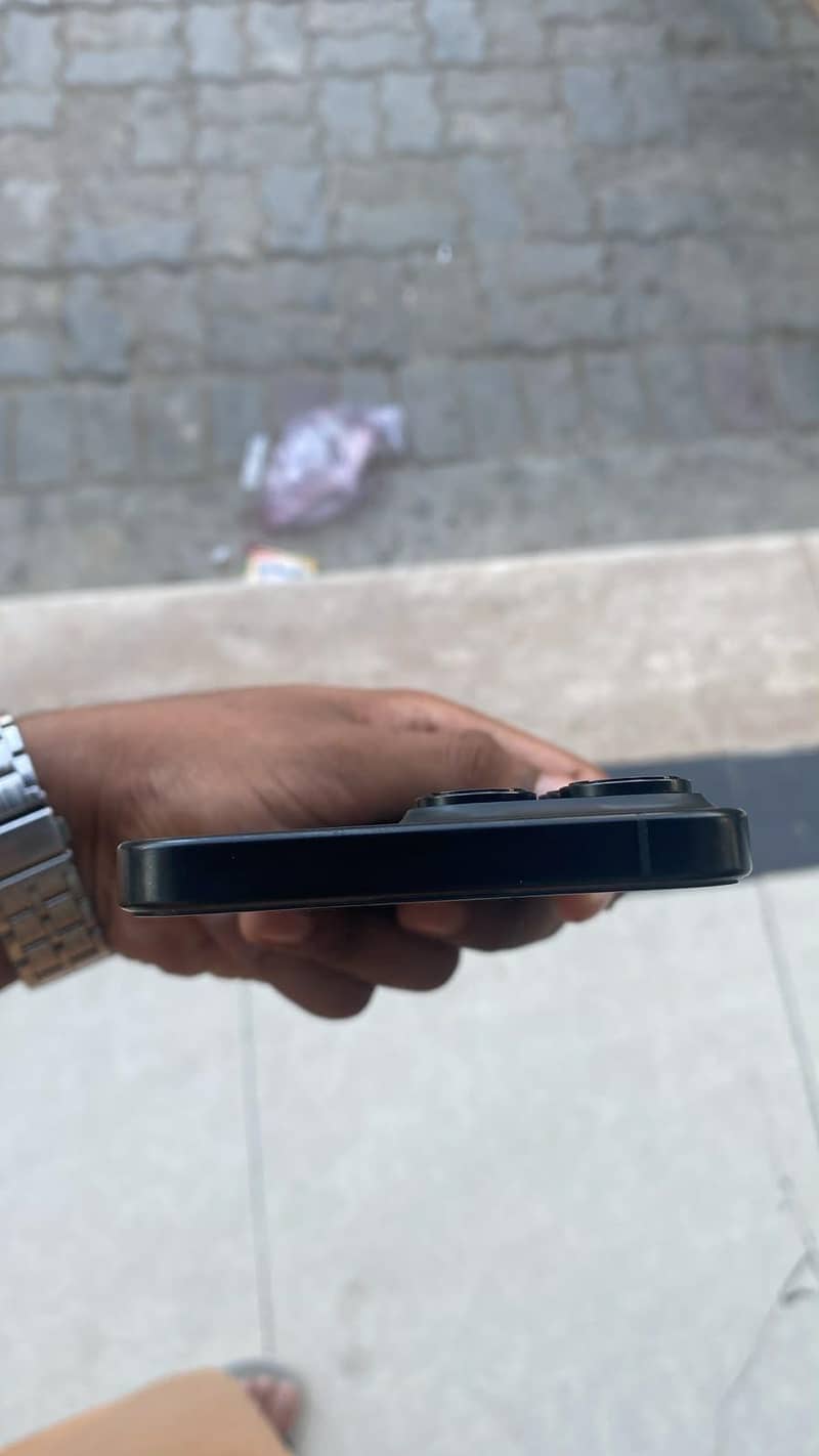 Apple iPhone 16 Pro Max 5