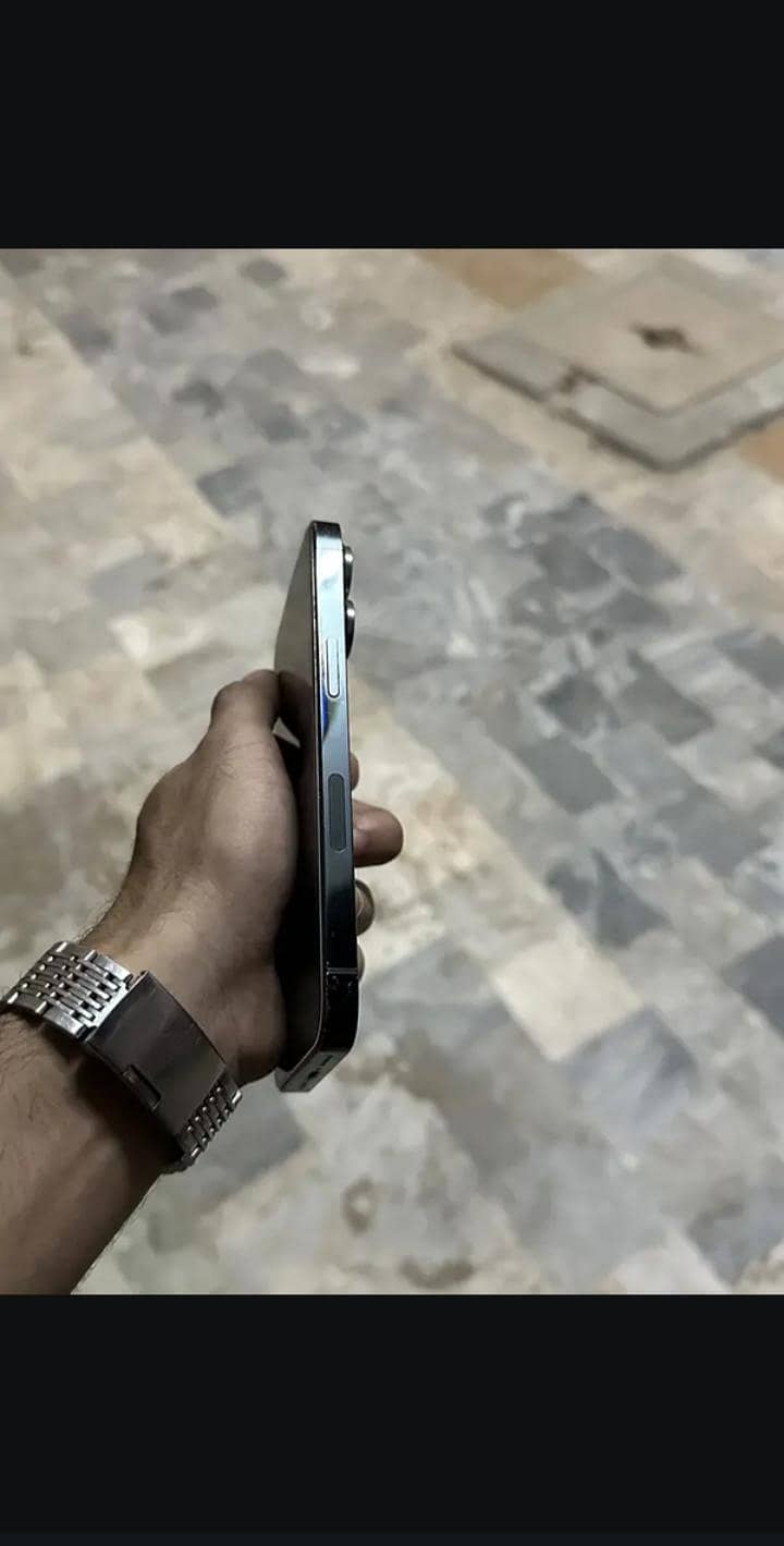 Apple iPhone 13 Pro 2