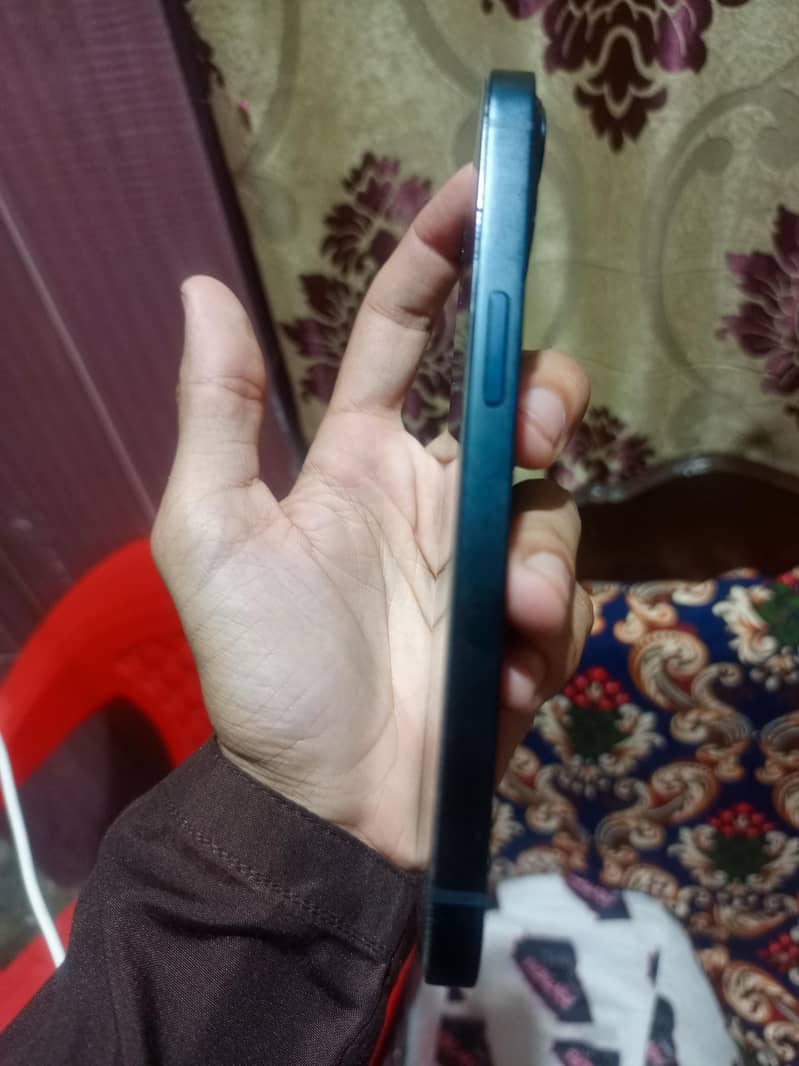 Apple iPhone 13 1