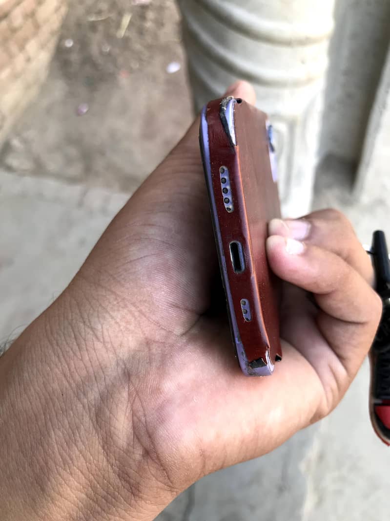 Apple iPhone 12 3