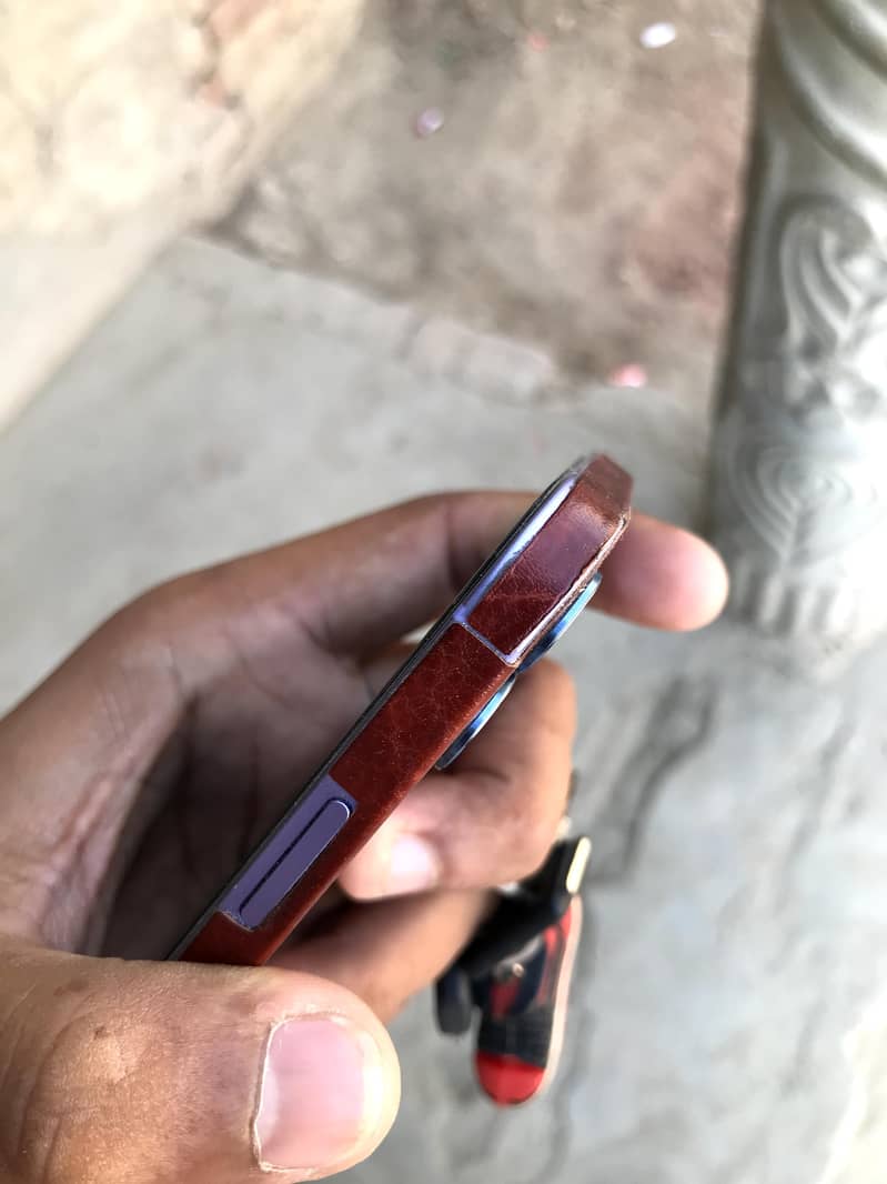 Apple iPhone 12 4