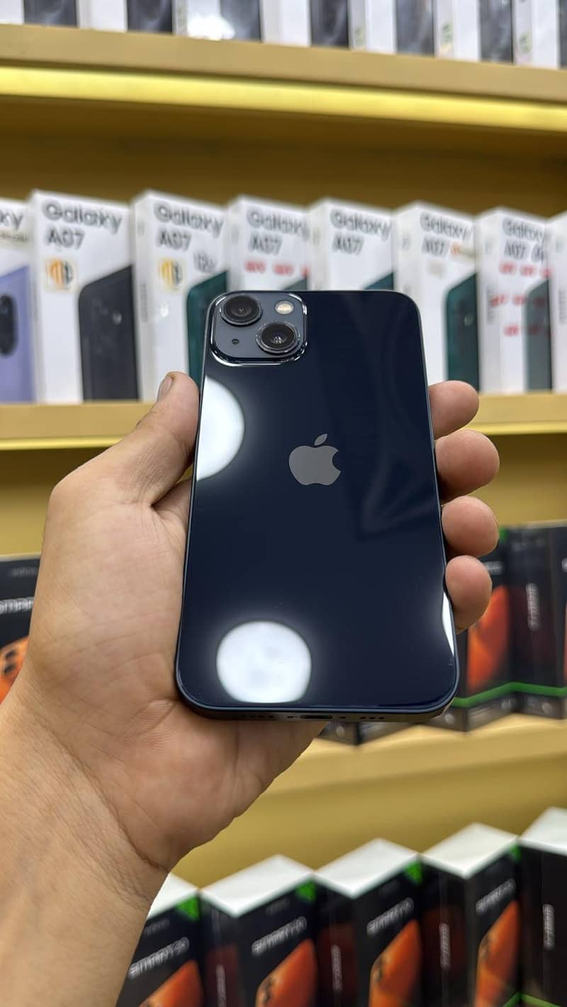 Apple iPhone 13 0