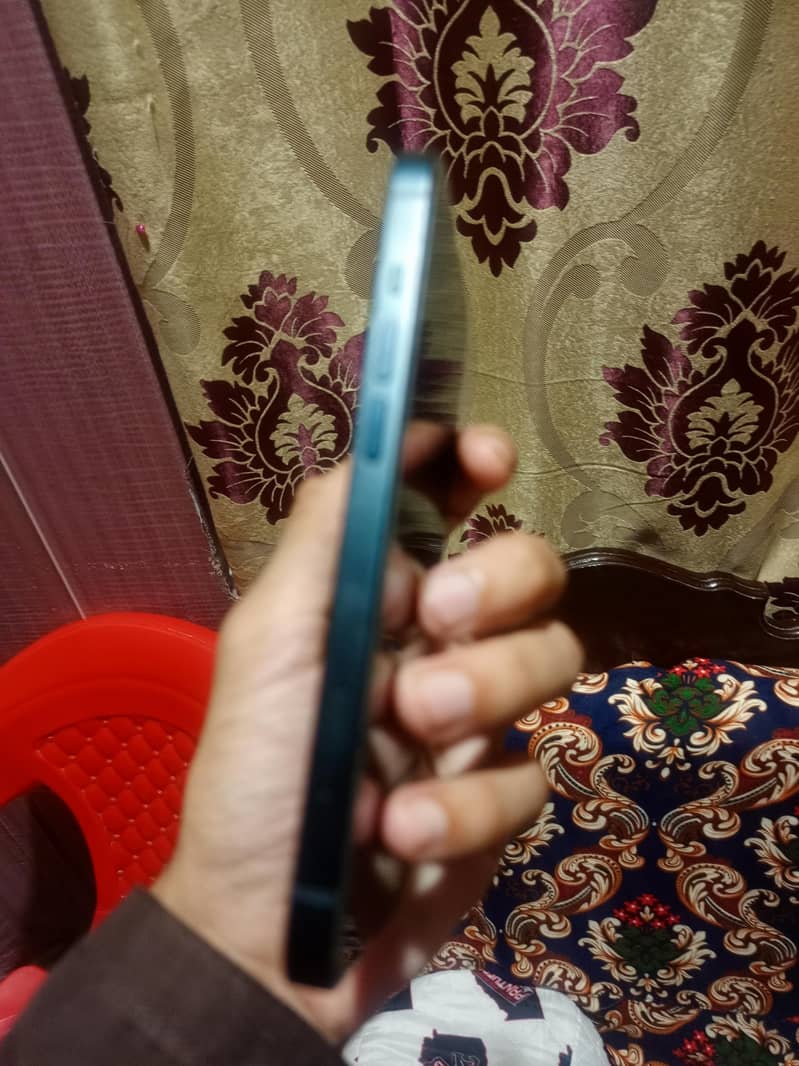 Apple iPhone 13 2