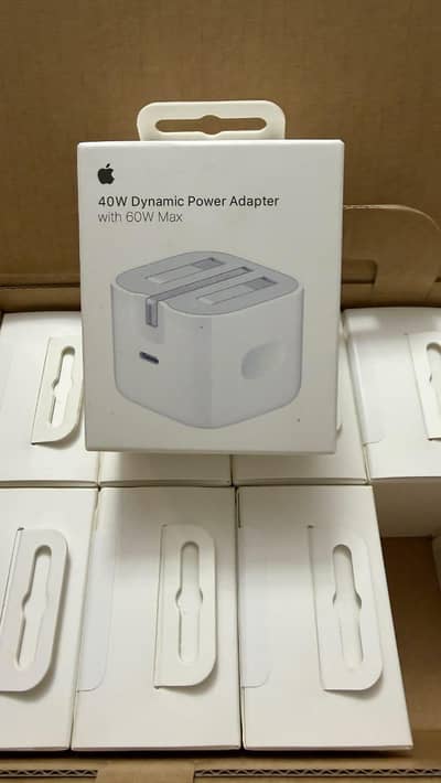 iPHONE 17 PRO MAX 40W DYNAMIC POWER ADAPTER