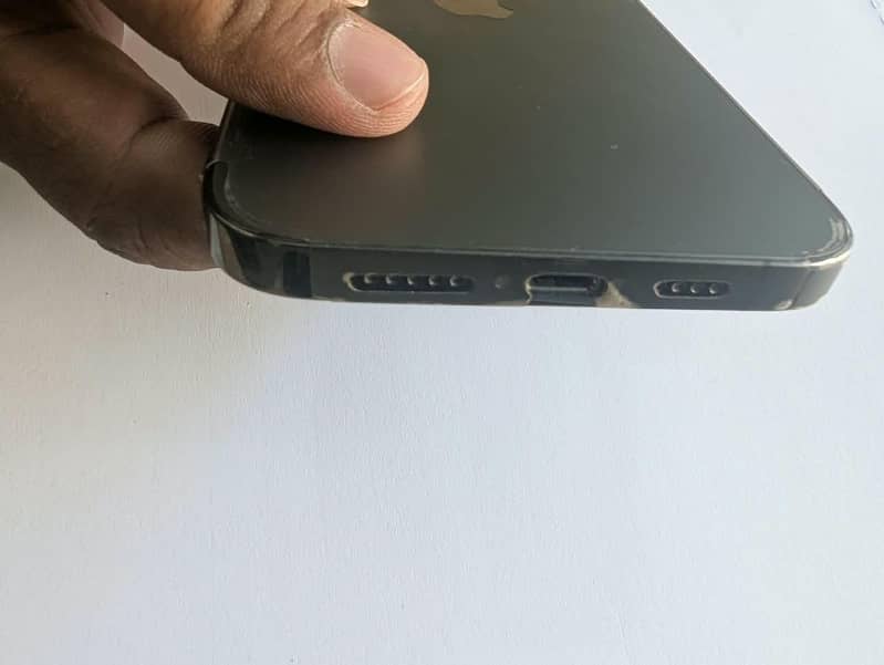 Apple iPhone 13 Pro Max 4