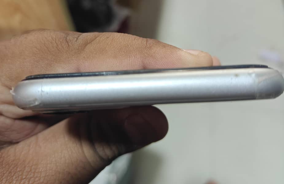 Apple iPhone 11 3