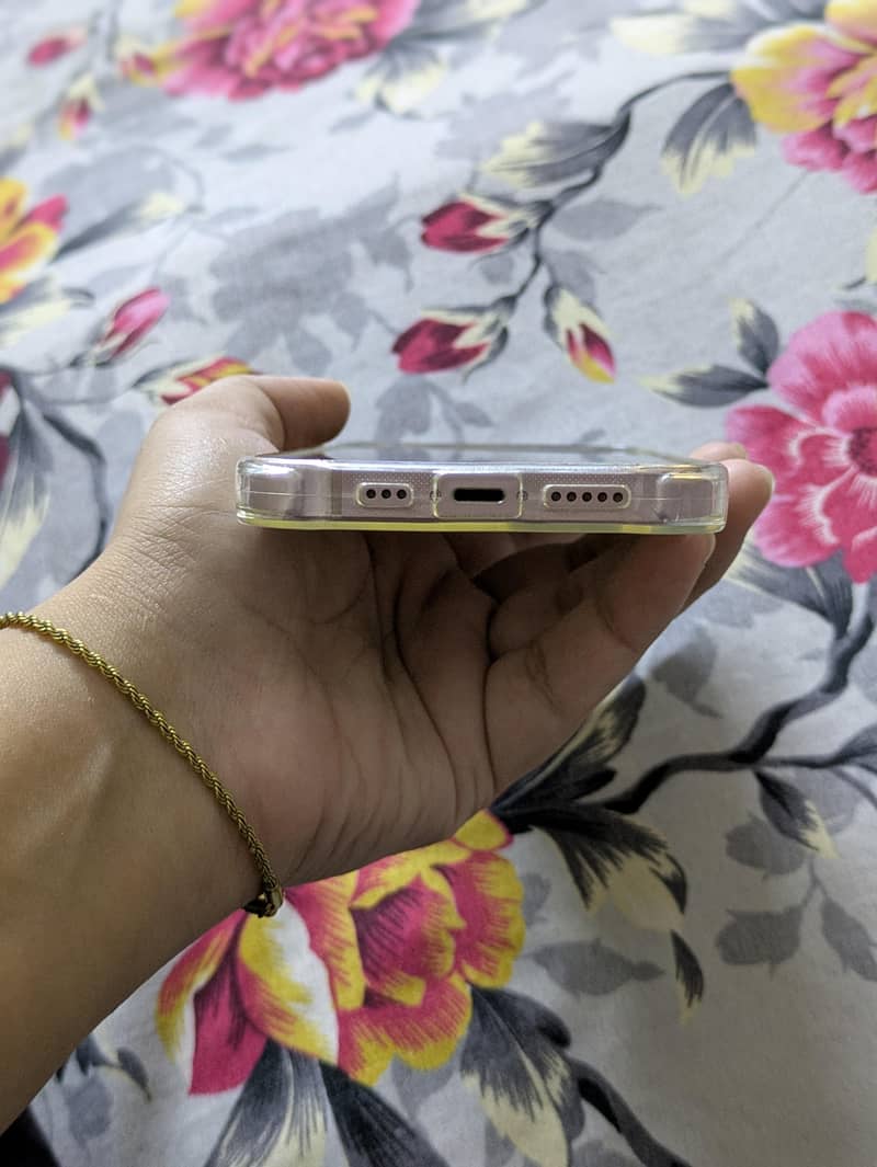 Apple iPhone 13 6