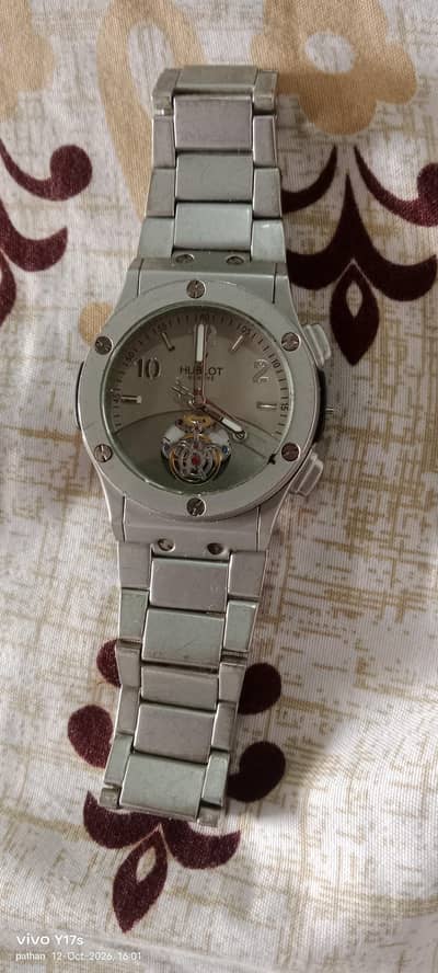 Grey Hublot Style Wrist Watch for Sale – Premium Look