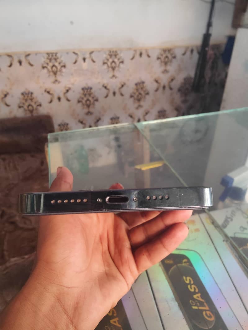 Apple iPhone 13 Pro Max 4
