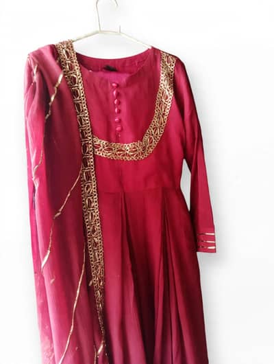 maroon chiffon long frock 3 piece with golden lace work