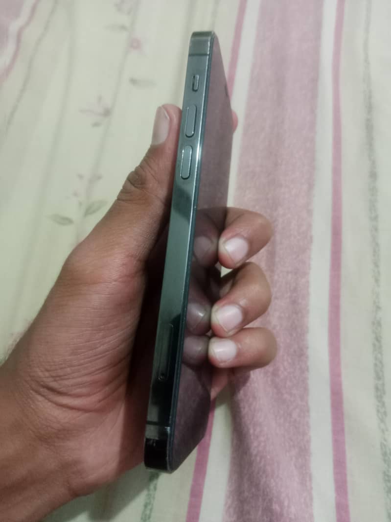 Apple iPhone 12 pro 3