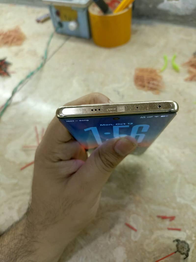 Infinix Note 40 Pro 4