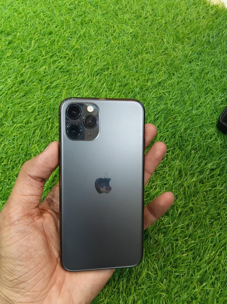 Apple iPhone 11 Pro 4