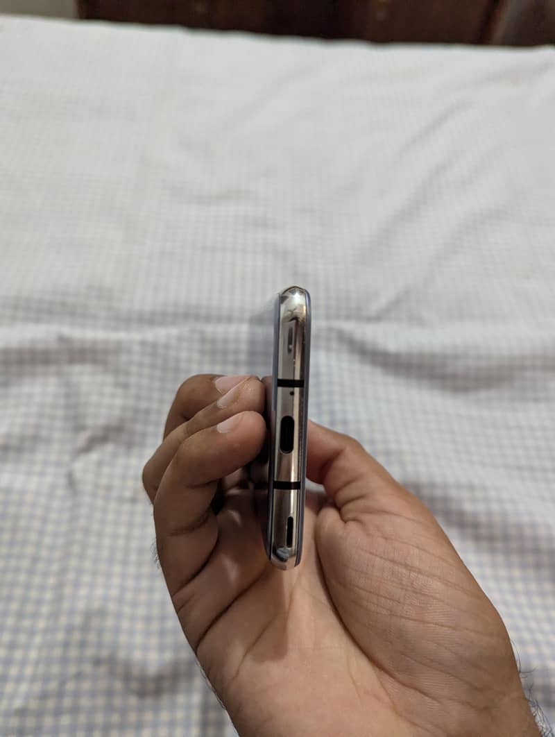 Sharp Aquos R2 1
