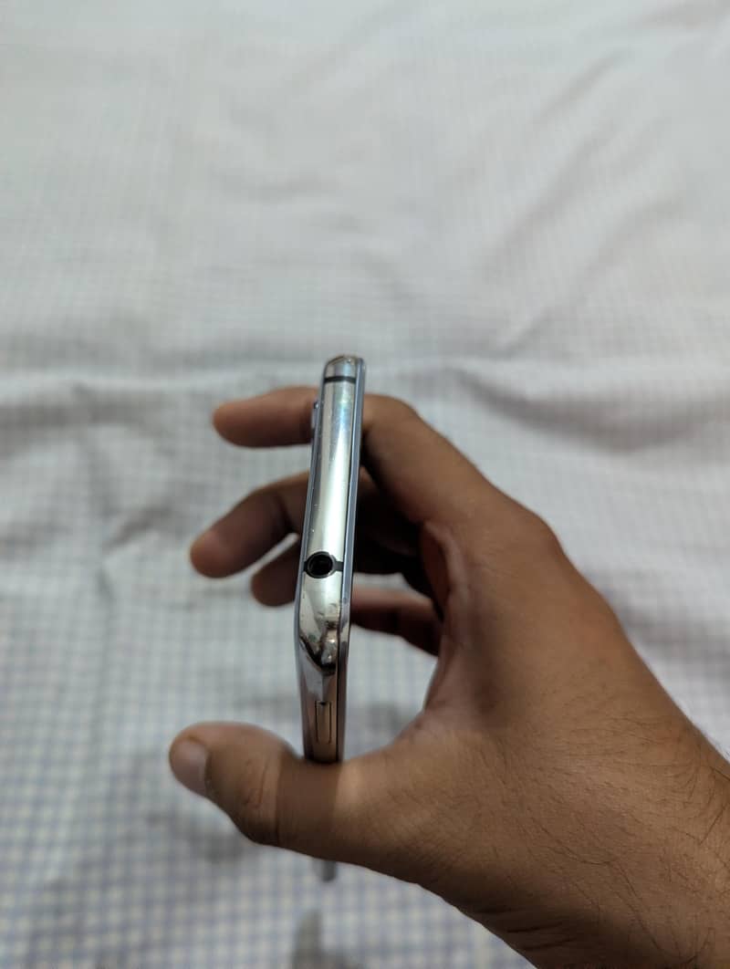 Sharp Aquos R2 2