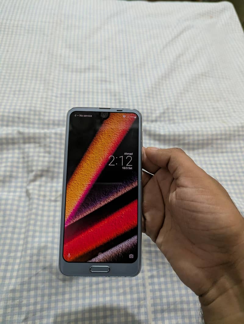 Sharp Aquos R2 6