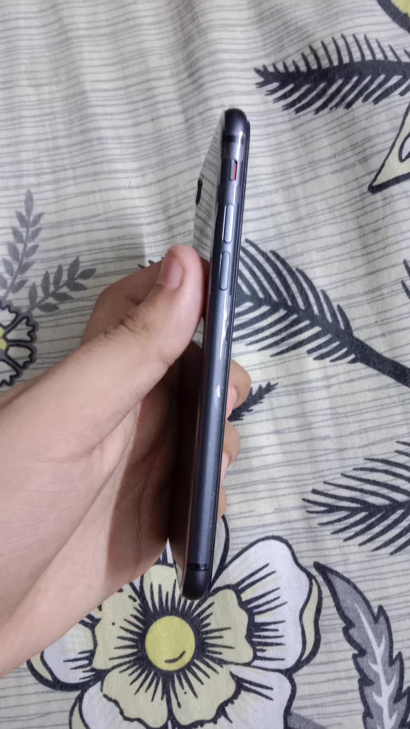 Apple iPhone 8 3