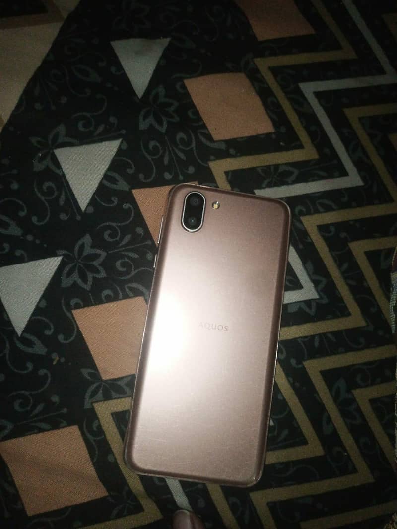 Sharp Aquos R2 0
