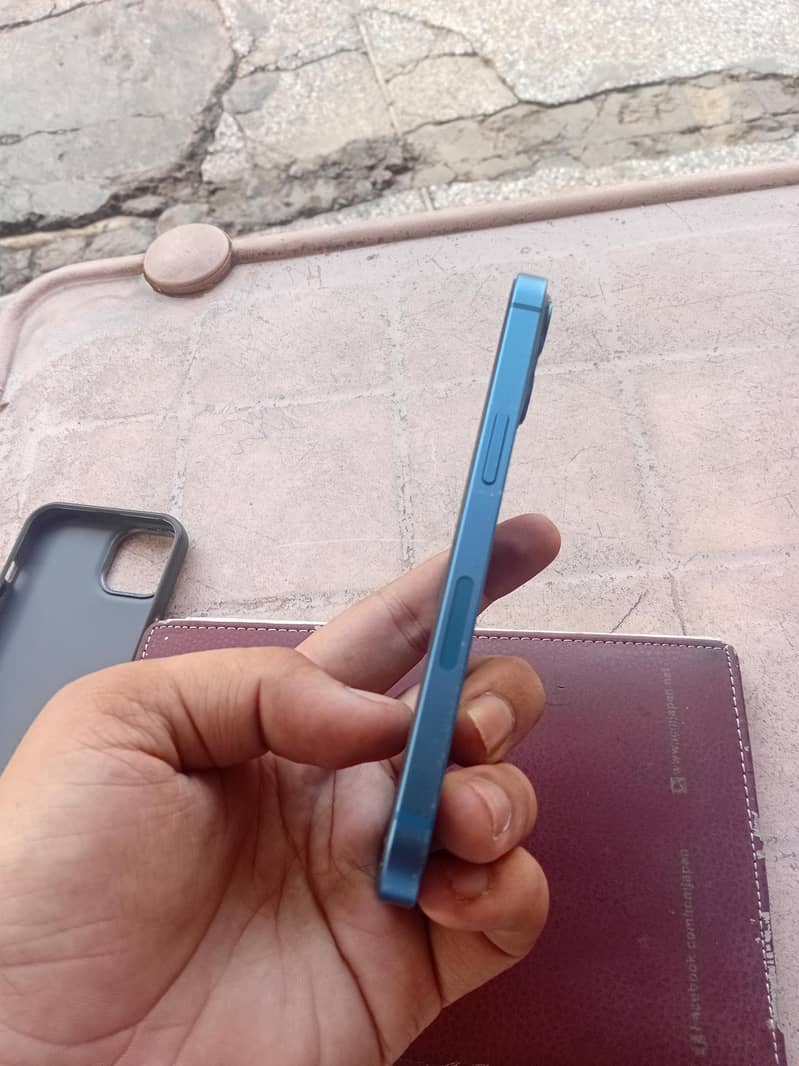 Apple iPhone 13 6
