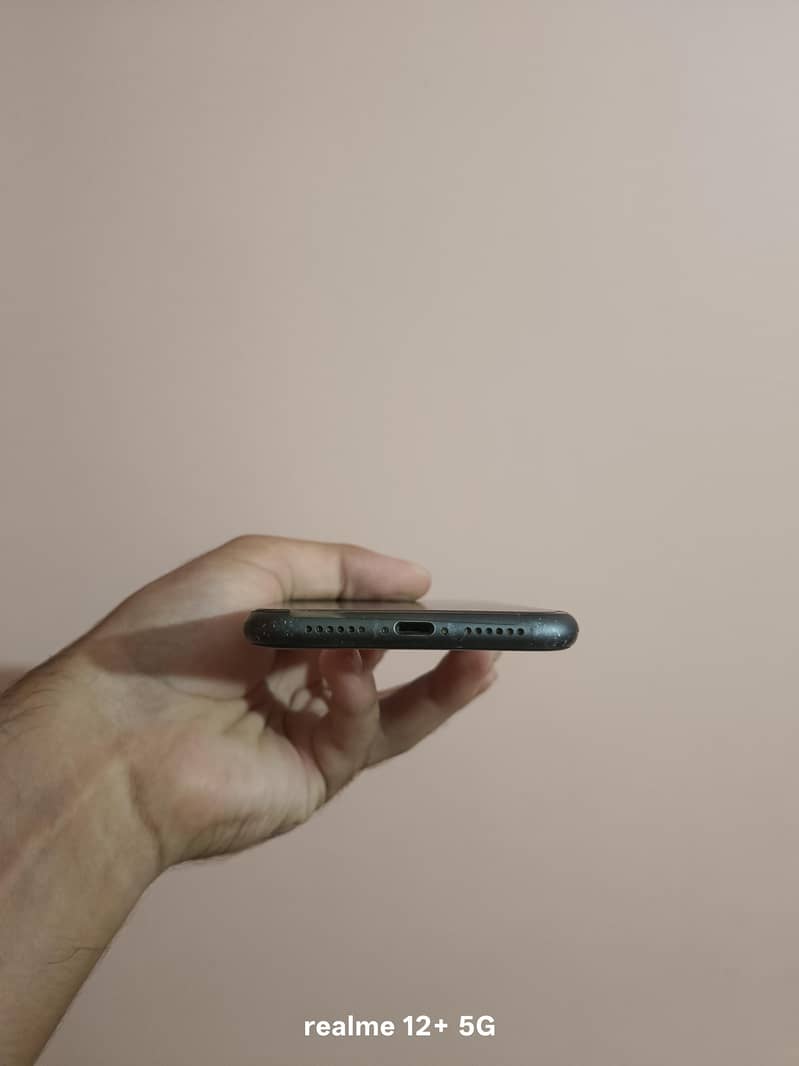 iPhone 11 4