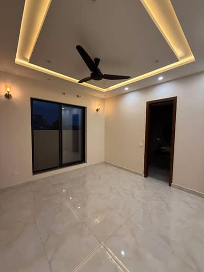 10 MARLA NON FURNISHED UPER PORTION FOR RENT IN BAHRIA TOWN LAHORE