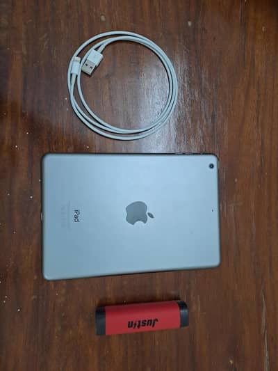 Ipad Mini 2 + Free Power Bank And Apple Charger.