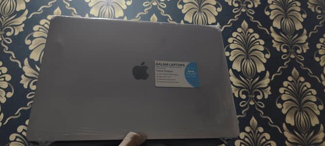 MacBook 2019 Pro 16inch i7 16/512 3k display 4Gb Graphics 5h battery