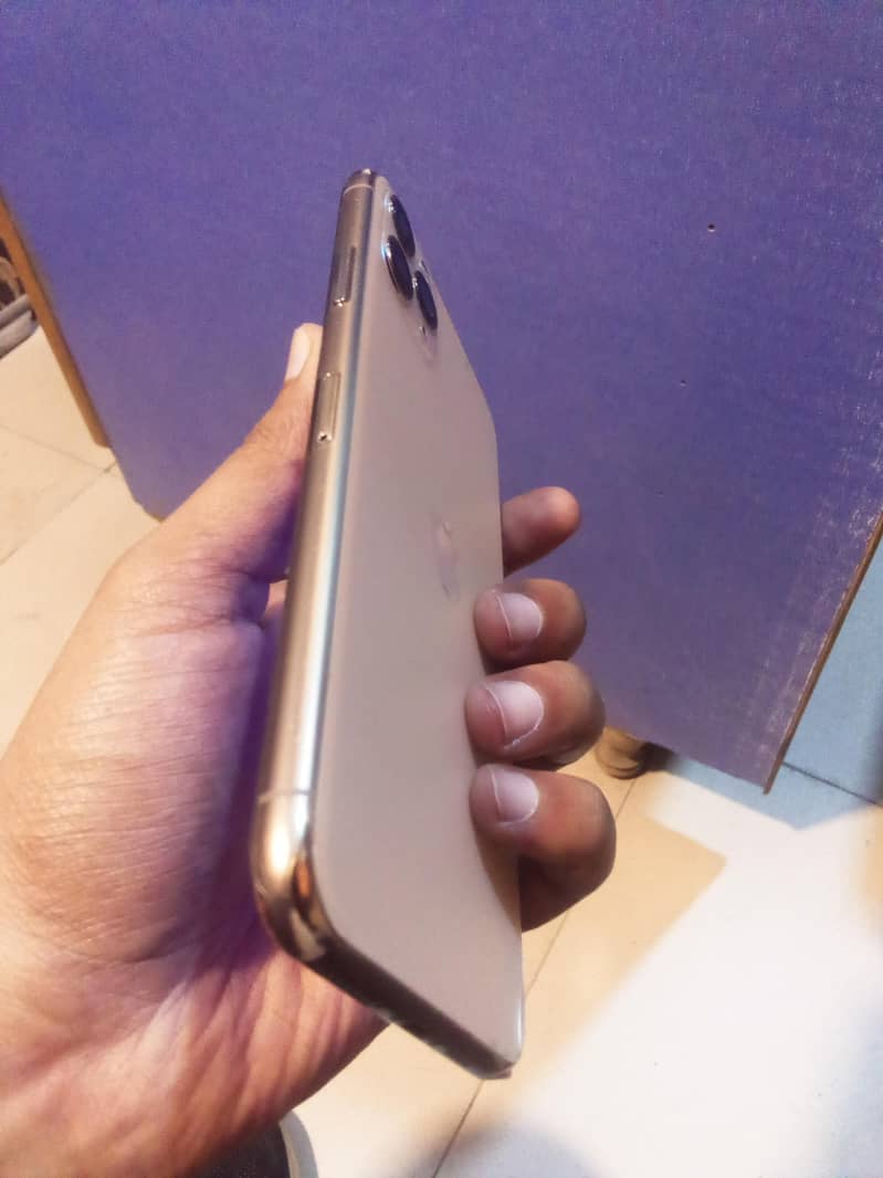 Apple iPhone 11 Pro Max 2