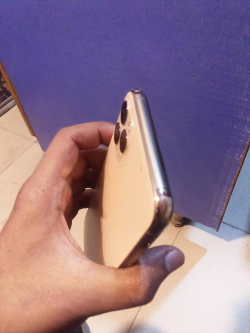 Apple iPhone 11 Pro Max 3