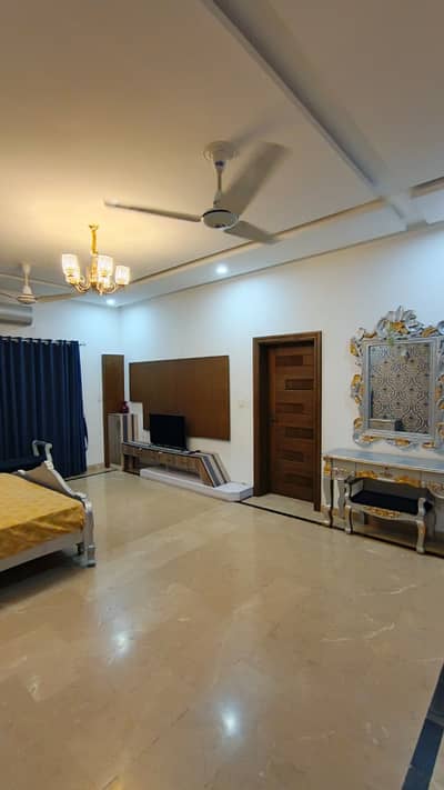 DHA PHASE 8 EX AIR AVENUE SLIGHTLY USED HOUSE FOR RENT (UNFURNISHED)