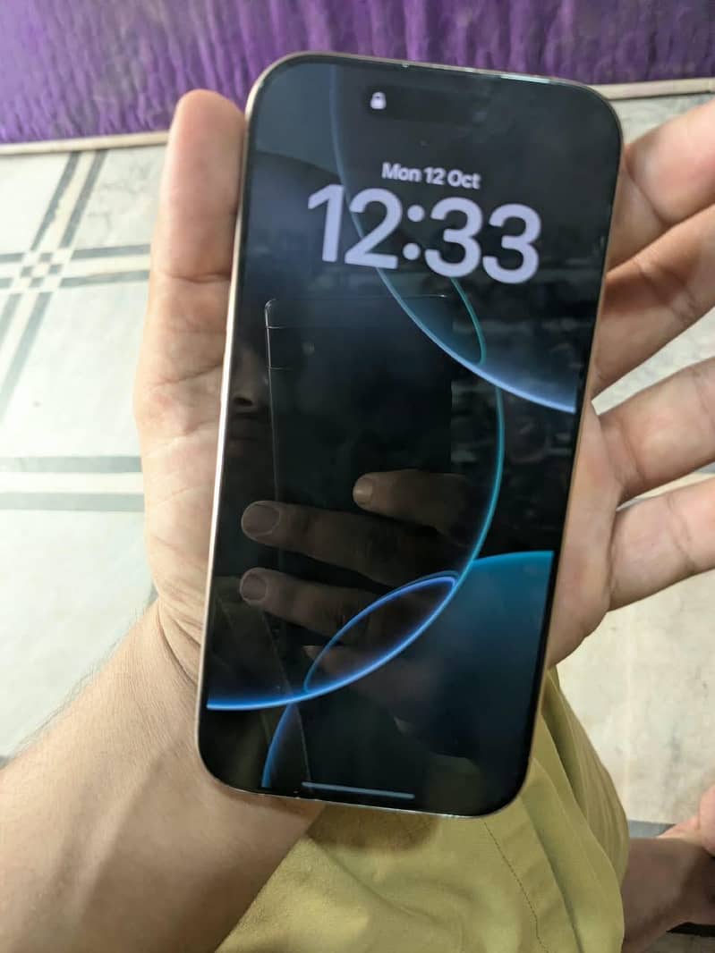 Apple iPhone 16 Pro 3