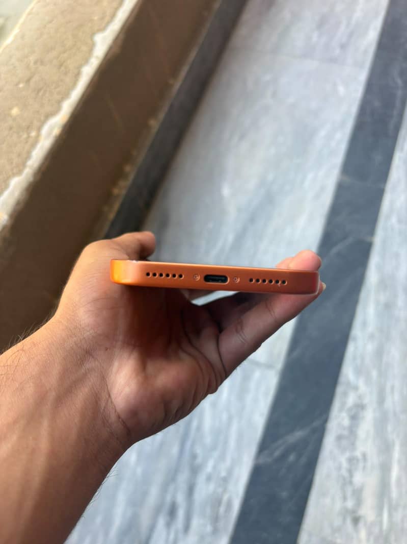 Apple iPhone 17 Pro Max 4