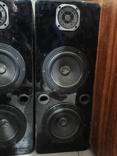 speakers and amplifier