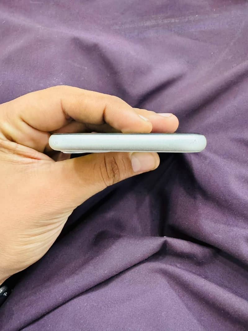 Apple iPhone 11 3