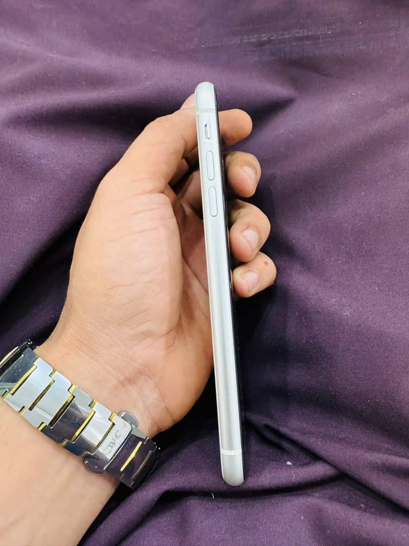 Apple iPhone 11 6