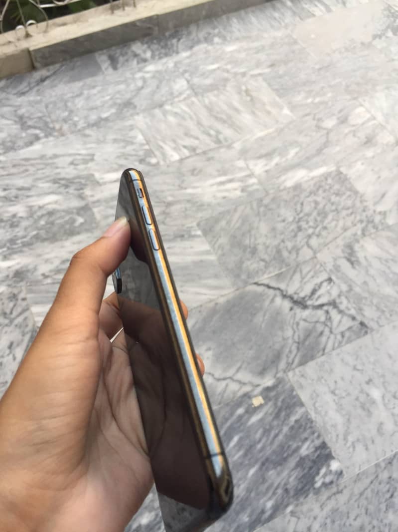 Apple iPhone X 0