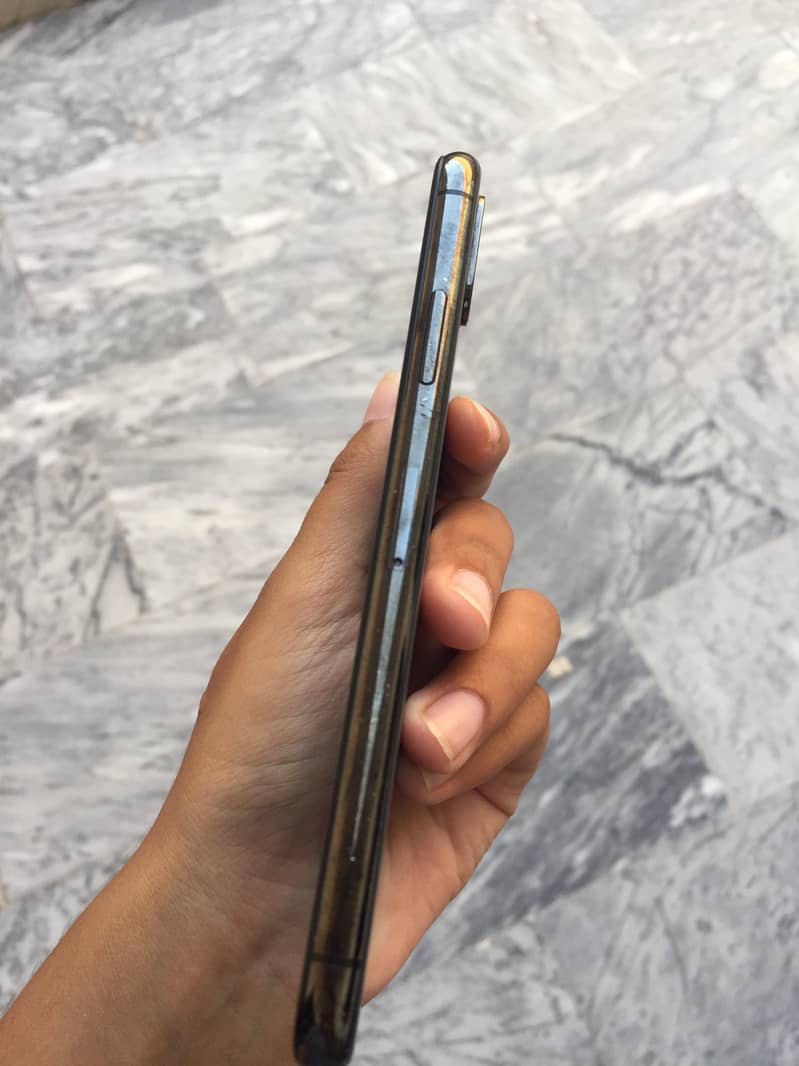 Apple iPhone X 4