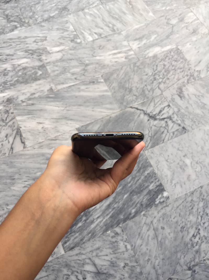 Apple iPhone X 6