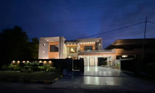 ULTRA-LUXURY 2 KANAL CORNER/WIDE-ROAD HOUSE FOR SALE   (Featuring a Private Cinema Hall & High-End Modern Architecture)  An architectural masterpiece located in a prime, high-value neighborhood. Designed for those who appreciate grandeur, privacy, and elite-class living!   Key Features & Highlights:  Plot Size: 2 Kanal