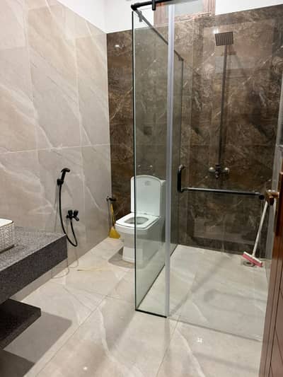3 Bed dd Brand New Luxury Portion availabke For Rent