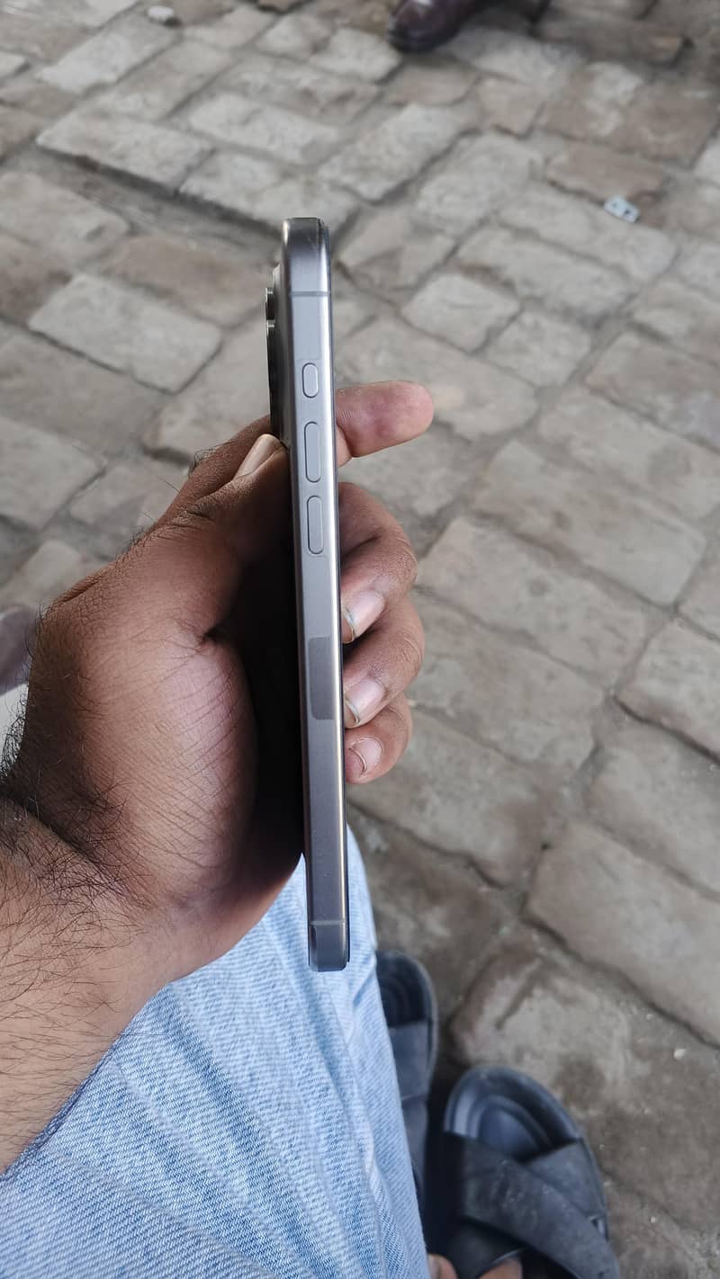 Apple iPhone 15 Pro Max 6