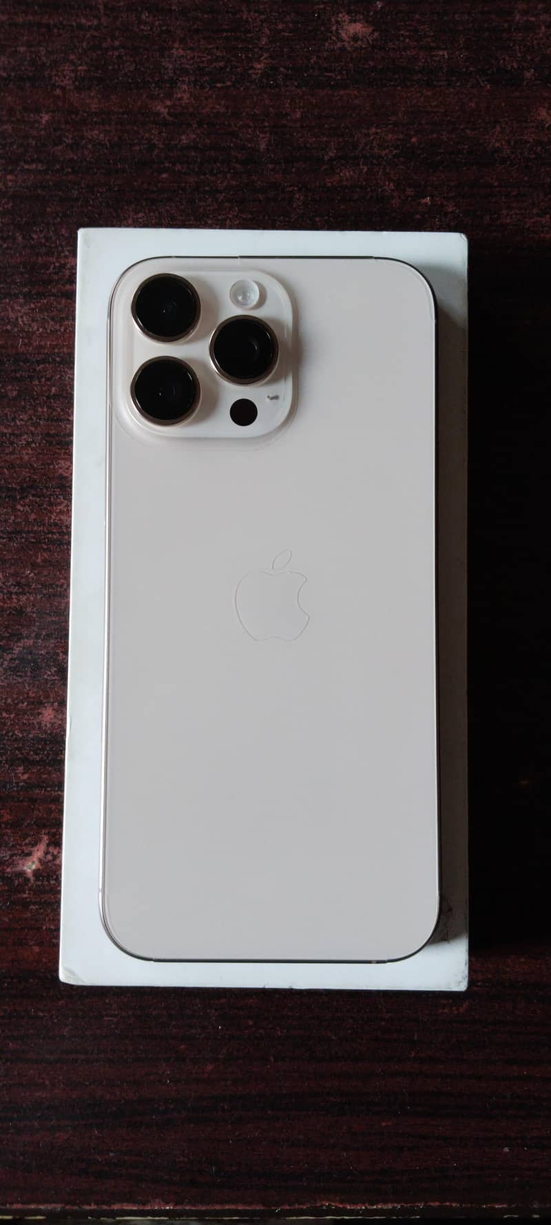 Apple iPhone 16 Pro Max 0