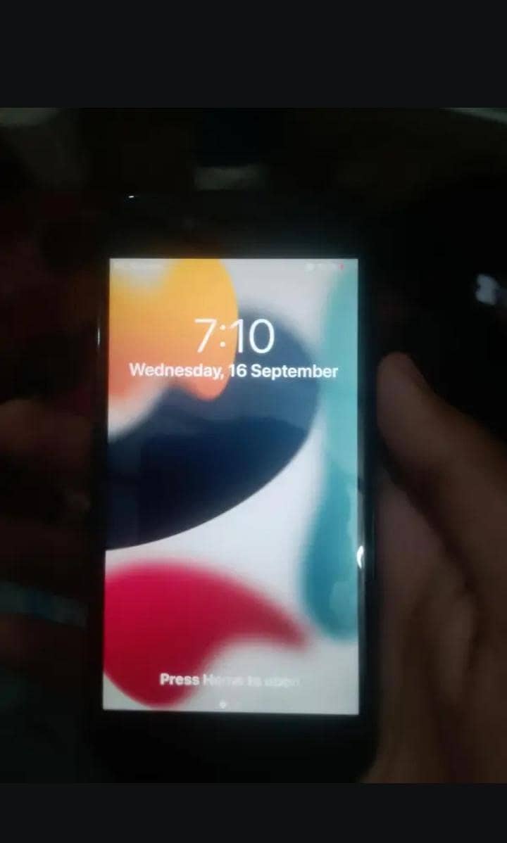 Apple iPhone 7 0