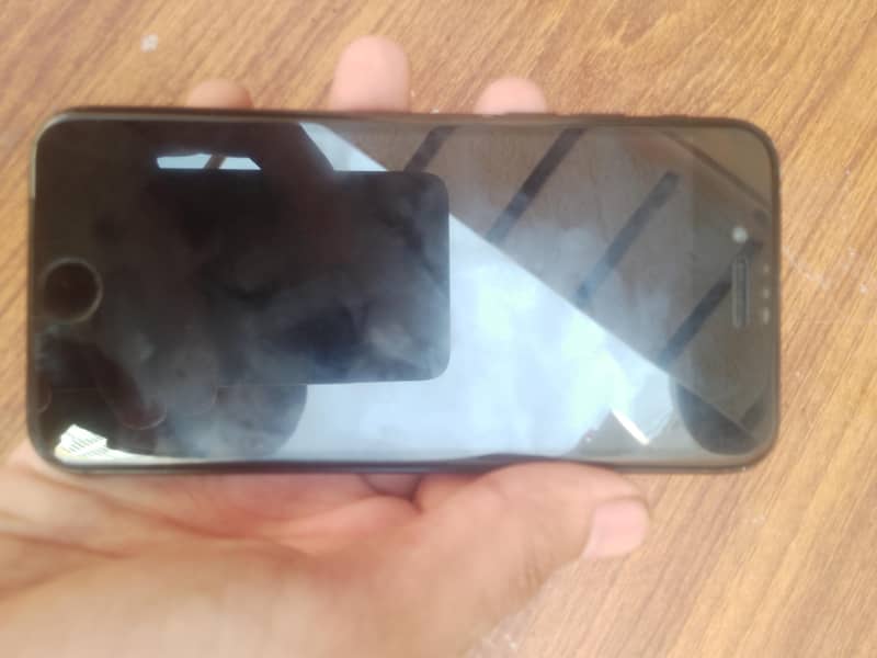 Apple iPhone 7 2
