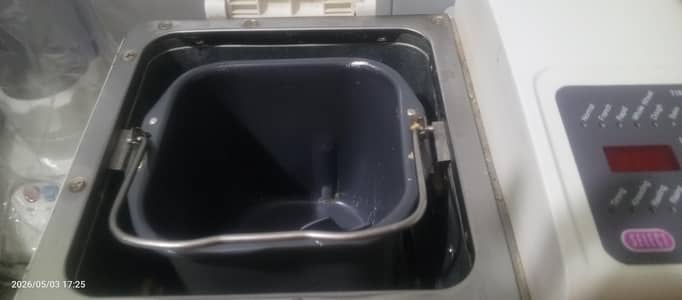 ata goondhne wali machine