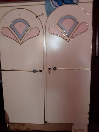 2. door almari