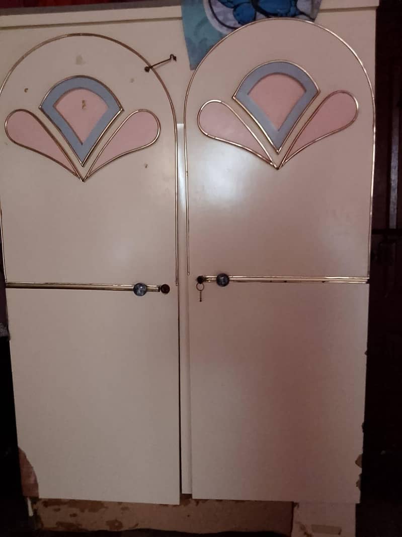2. door almari 0