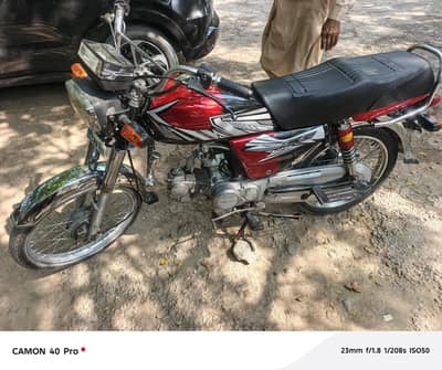 Full freashh bike hai orgeent sell karna hai